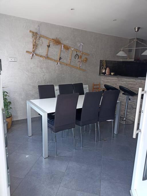 Appartement De 70M2 Tout Equipe Hargarten-aux-Mines Eksteriør bilde