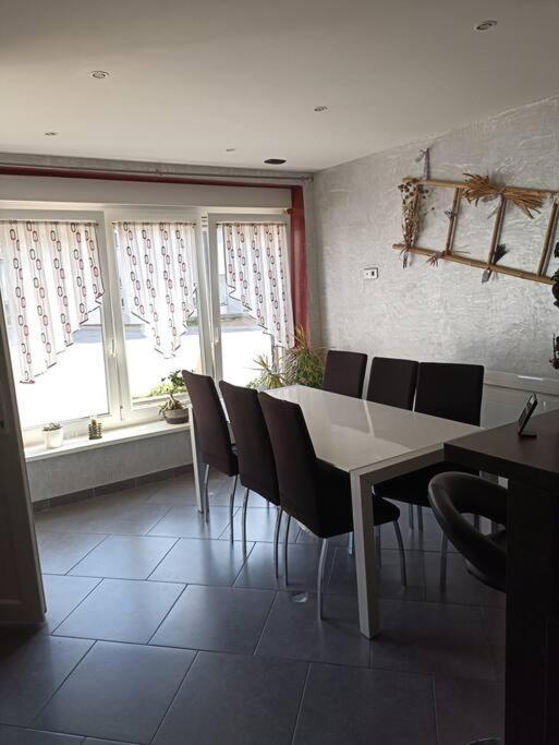 Appartement De 70M2 Tout Equipe Hargarten-aux-Mines Eksteriør bilde